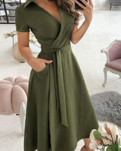 Load image into Gallery viewer, Ramona - Kleid in A-Linie mit kurzen Ärmeln