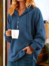 Load image into Gallery viewer, Jazmin - WInter-Umarmung Sweatshirt