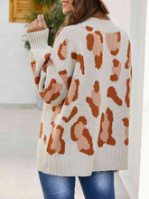 Load image into Gallery viewer, Mona - Strickpullover mit Tiermuster
