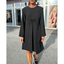 Load image into Gallery viewer, Svea - Mini-Schleifenkleid mit Rundhalsausschnitt