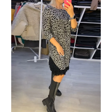 Load image into Gallery viewer, Emely - Schmal Geschnittenes Kleid mit Leopardenmuster