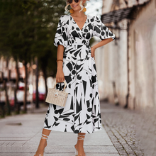Load image into Gallery viewer, Robelyn - Casual midi-jurk met v-hals