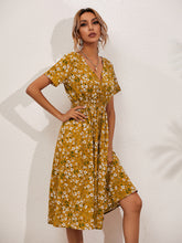 Load image into Gallery viewer, Sylvia - Elegantes Sommerkleid mit Blumendruck