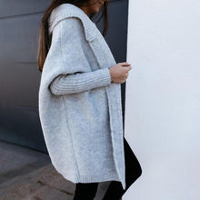 Load image into Gallery viewer, LARISA - Kuschelige strickjacke mit kapuze