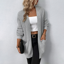 Load image into Gallery viewer, Mia - Elegante Winter-Strickjacke