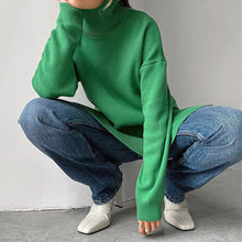 Load image into Gallery viewer, Nelia - Rollkragenpullover mit Seitenschlitz