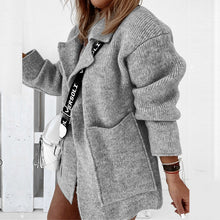 Load image into Gallery viewer, Aura - Strickjacke mit tiefen Seitentaschen