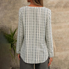 Load image into Gallery viewer, Divina - Gestreifter V-Ausschnitt Bluse