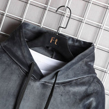 Load image into Gallery viewer, Alan - Luxuriöser Herren-Kapuzenpullover aus Samt
