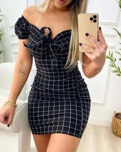 Load image into Gallery viewer, Lynette - Kariertes Kleid mit undichten Schultern