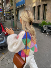 Load image into Gallery viewer, Selena - Bunter Strickpullover