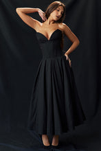 Load image into Gallery viewer, Aurelie - Tailliertes Kleid in A-Linie