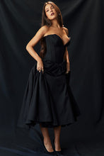 Load image into Gallery viewer, Aurelie - Tailliertes Kleid in A-Linie