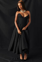 Load image into Gallery viewer, Aurelie - Tailliertes Kleid in A-Linie