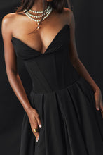 Load image into Gallery viewer, Aurelie - Tailliertes Kleid in A-Linie