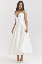 Load image into Gallery viewer, Aurelie - Tailliertes Kleid in A-Linie