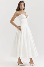 Load image into Gallery viewer, Aurelie - Tailliertes Kleid in A-Linie