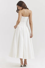 Load image into Gallery viewer, Aurelie - Tailliertes Kleid in A-Linie