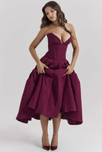Load image into Gallery viewer, Aurelie - Tailliertes Kleid in A-Linie
