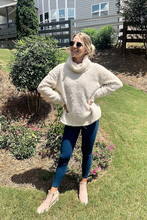 Load image into Gallery viewer, Madeline - Teddy Rollkragenpullover