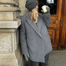 Load image into Gallery viewer, Ulah - Wollmanteljacke mit breitem Revers