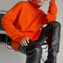 Load image into Gallery viewer, Nelia - Rollkragenpullover mit Seitenschlitz