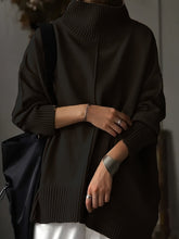 Load image into Gallery viewer, Jelai - Eleganter Rollkragenpullover gestrickt