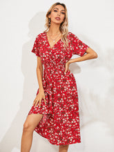 Load image into Gallery viewer, Sylvia - Elegantes Sommerkleid mit Blumendruck