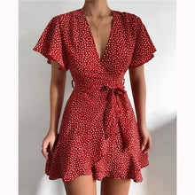 Load image into Gallery viewer, Carle Kleid | Modisches Kleid mit charmanten Rüschen und V-Ausschnitt
