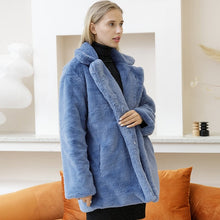 Load image into Gallery viewer, Bobbie -  Kunstfelljacke für Winter
