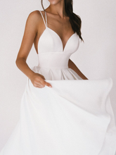 Load image into Gallery viewer, Kali - Elegantes Kleid mit V-Ausschnitt