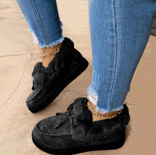 Load image into Gallery viewer, Kendra - Flache Freizeitschuhe mit flauschigem Fell