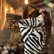 Load image into Gallery viewer, Hana - Zebra Druck Lose Pullover