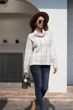 Load image into Gallery viewer, Ali - Stylischer Rollkragenpullover mit Karomuster