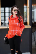 Load image into Gallery viewer, Ali - Stylischer Rollkragenpullover mit Karomuster
