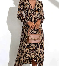 Load image into Gallery viewer, Neriza - Kleid mit V-Ausschnitt