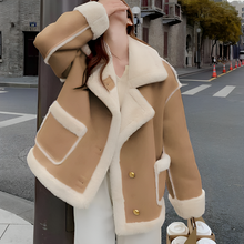 Load image into Gallery viewer, Rhina - Winterjacke mit Kontrastfutter &amp; Goldknöpfen