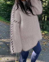 Load image into Gallery viewer, Blondie - Rollkragenpullover in Übergröße aus Strick