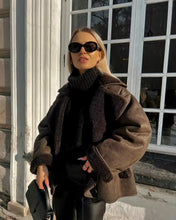 Load image into Gallery viewer, Carmela - Stylischer Winter-Ledermantel