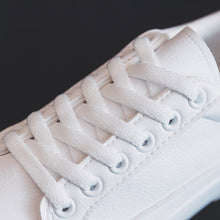 Load image into Gallery viewer, Charm Bloemen Borduurwerk Sneakers