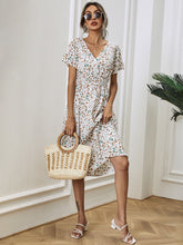 Load image into Gallery viewer, Sylvia - Elegantes Sommerkleid mit Blumendruck