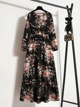 Load image into Gallery viewer, Yolanda - Elegantes geblümtes Kleid