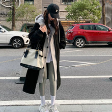 Load image into Gallery viewer, Marisol - Stilvolle Kapuzenjacke mit Zweifarbdesign &amp; Knopfverschluss
