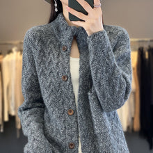 Load image into Gallery viewer, Maria - Klassischer Zopfstrick Damen Strickjacke