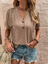 Load image into Gallery viewer, Meldred - Modisches V-Ausschnitt-Shirt mit Knopfleiste