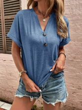 Load image into Gallery viewer, Meldred - Modisches V-Ausschnitt-Shirt mit Knopfleiste