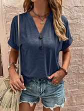 Load image into Gallery viewer, Meldred - Modisches V-Ausschnitt-Shirt mit Knopfleiste