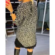 Load image into Gallery viewer, Emely - Schmal Geschnittenes Kleid mit Leopardenmuster