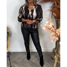 Load image into Gallery viewer, Valeska - Bluse mit kontrastierendem Kragen und Aufschlägen