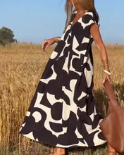 Load image into Gallery viewer, Modesta - Kleid mit V-Ausschnitt und Druck